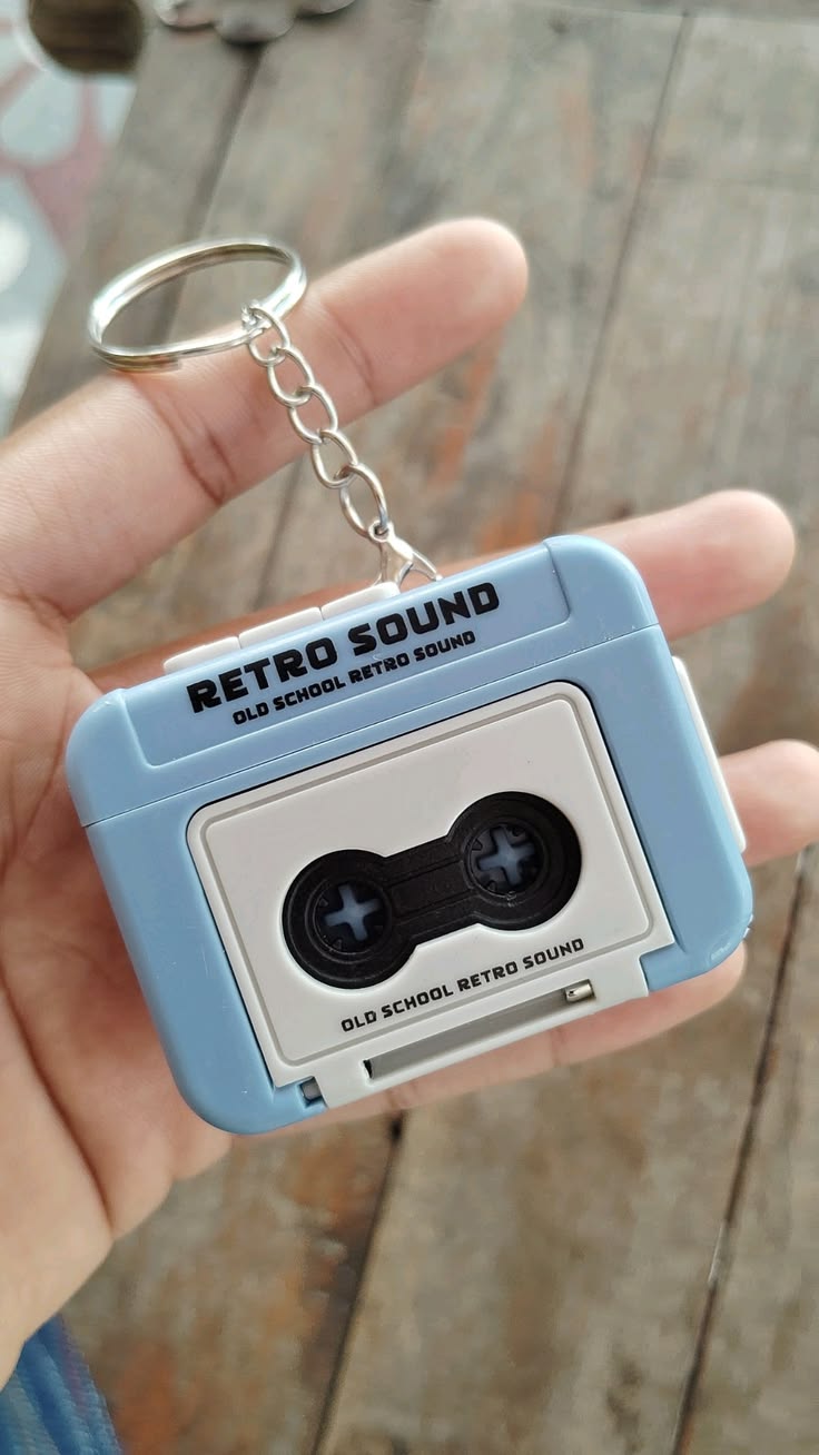 Retro Cassette Tape Keychain – Vintage Style with Click Sound